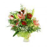 Ramo de rosas rojas con lilium rosas